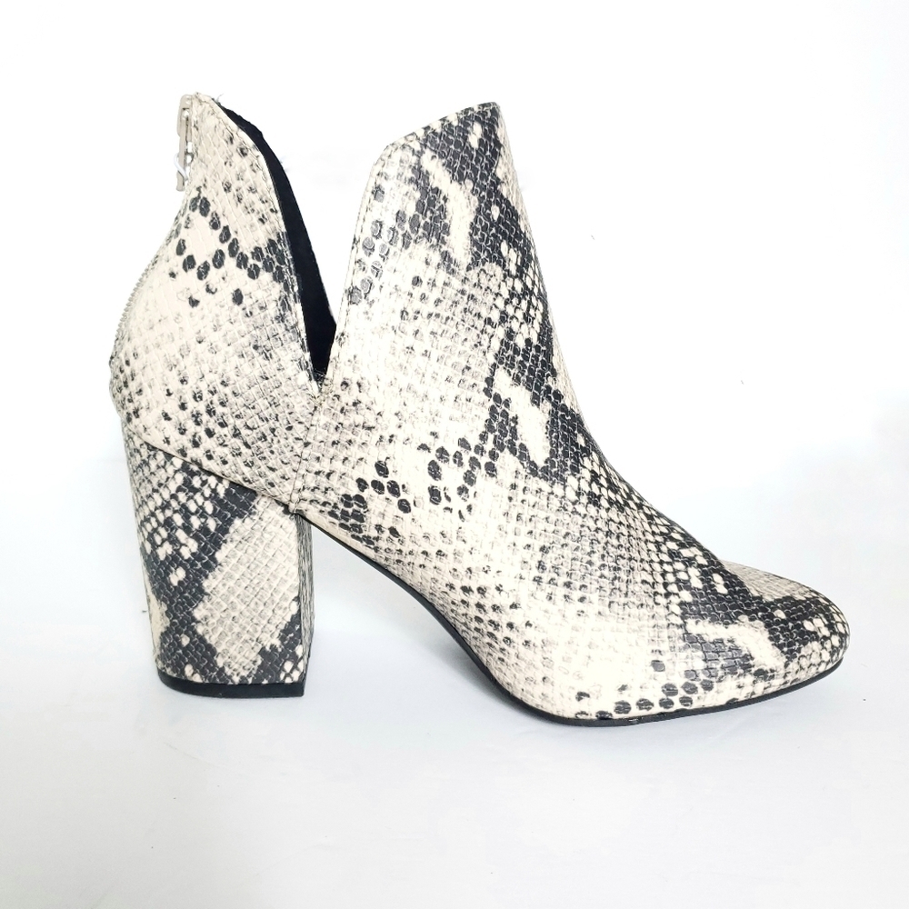 Massini Trisha snakeskin print boot size 8